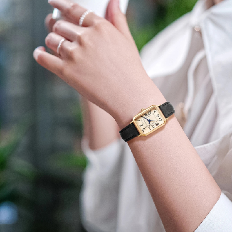 Montre vintage femme rectangulaire fine bracelet cuir | Noire Noire Tempor'Elle